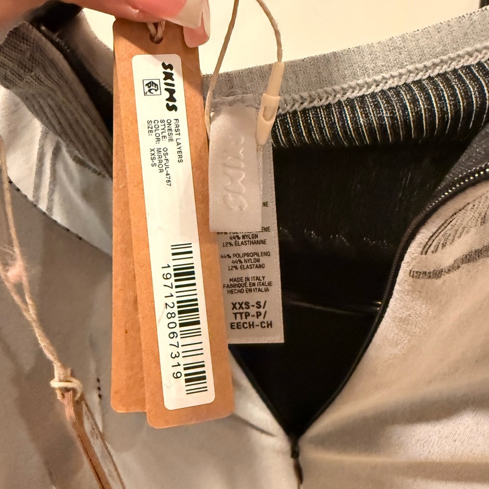 SKIMS Light Gray Long Sleeve first layer ski Bodysuit - Picture 7 of 8